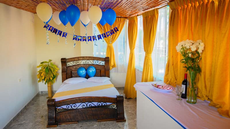 Standard room with queen bed